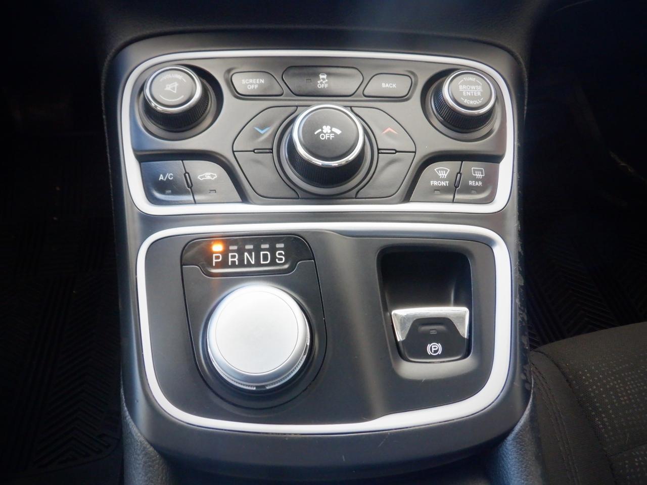 2015 Chrysler 200 Limited - Photo #6
