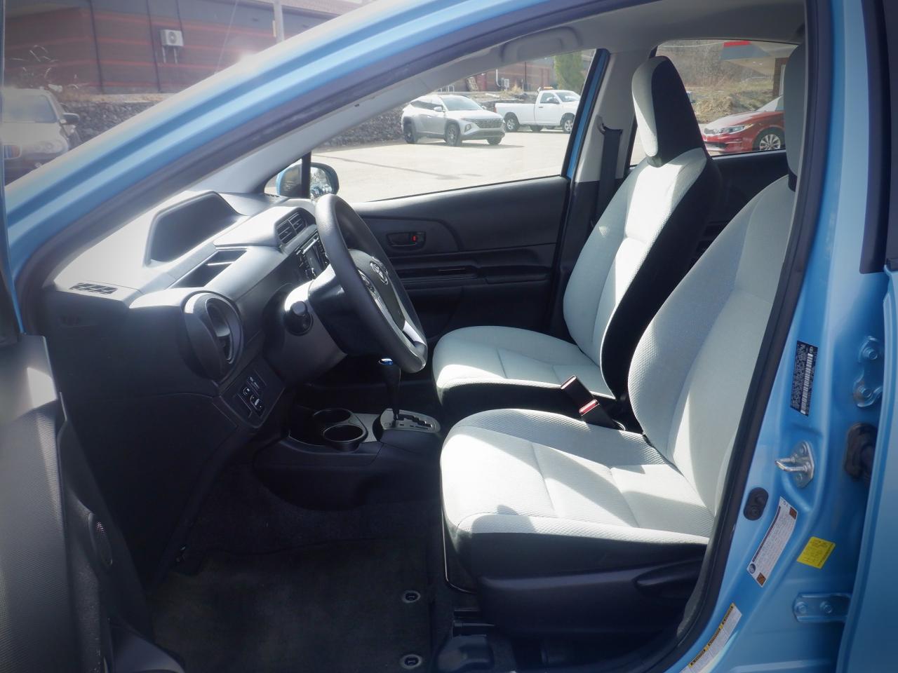 2015 Toyota Prius c Technology - Photo #4