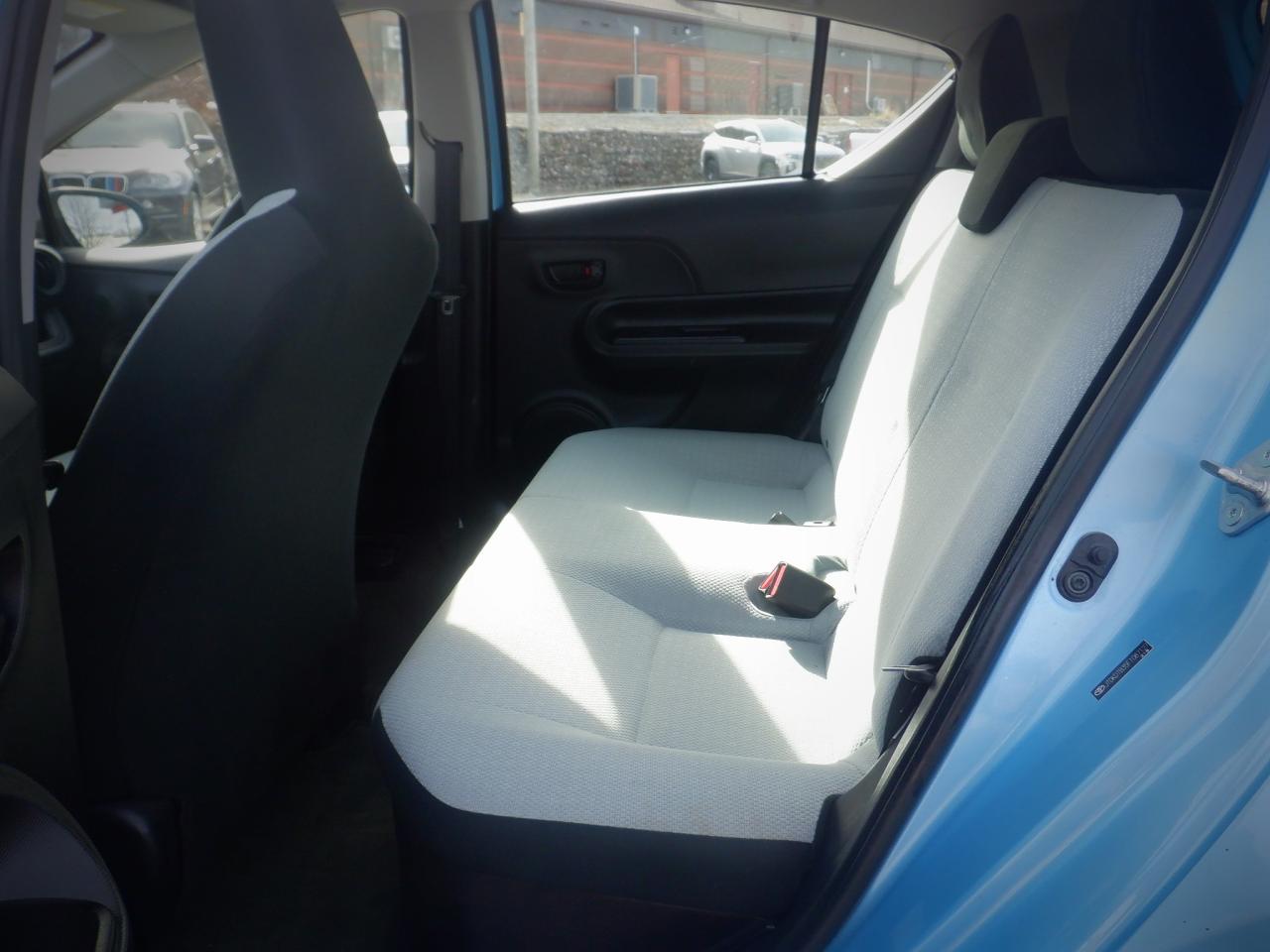 2015 Toyota Prius c Technology - Photo #9