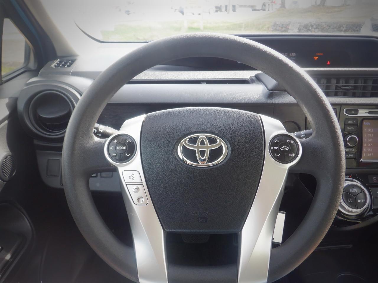 2015 Toyota Prius c Technology - Photo #5