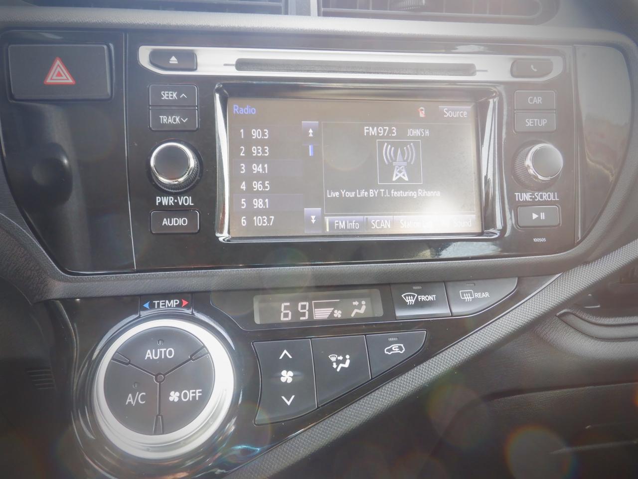 2015 Toyota Prius c Technology - Photo #7