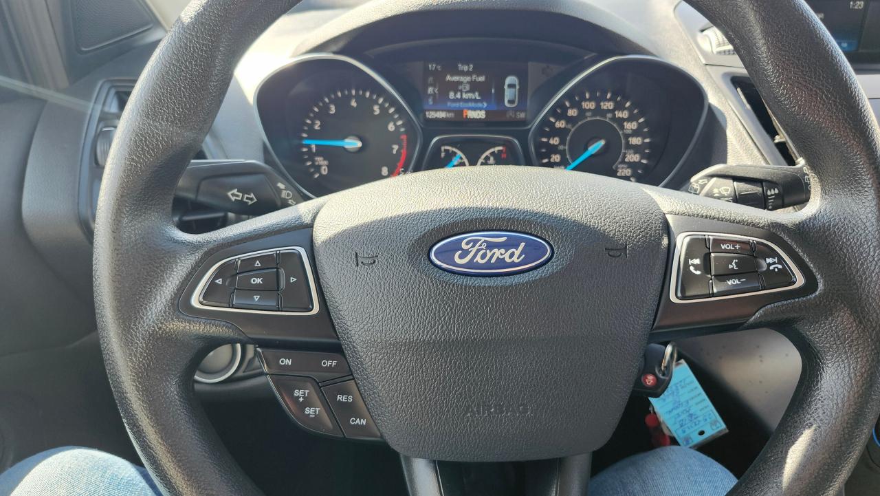 2018 Ford Escape SE 4WD Bu Cam, Htd seats, Blth - Photo #11