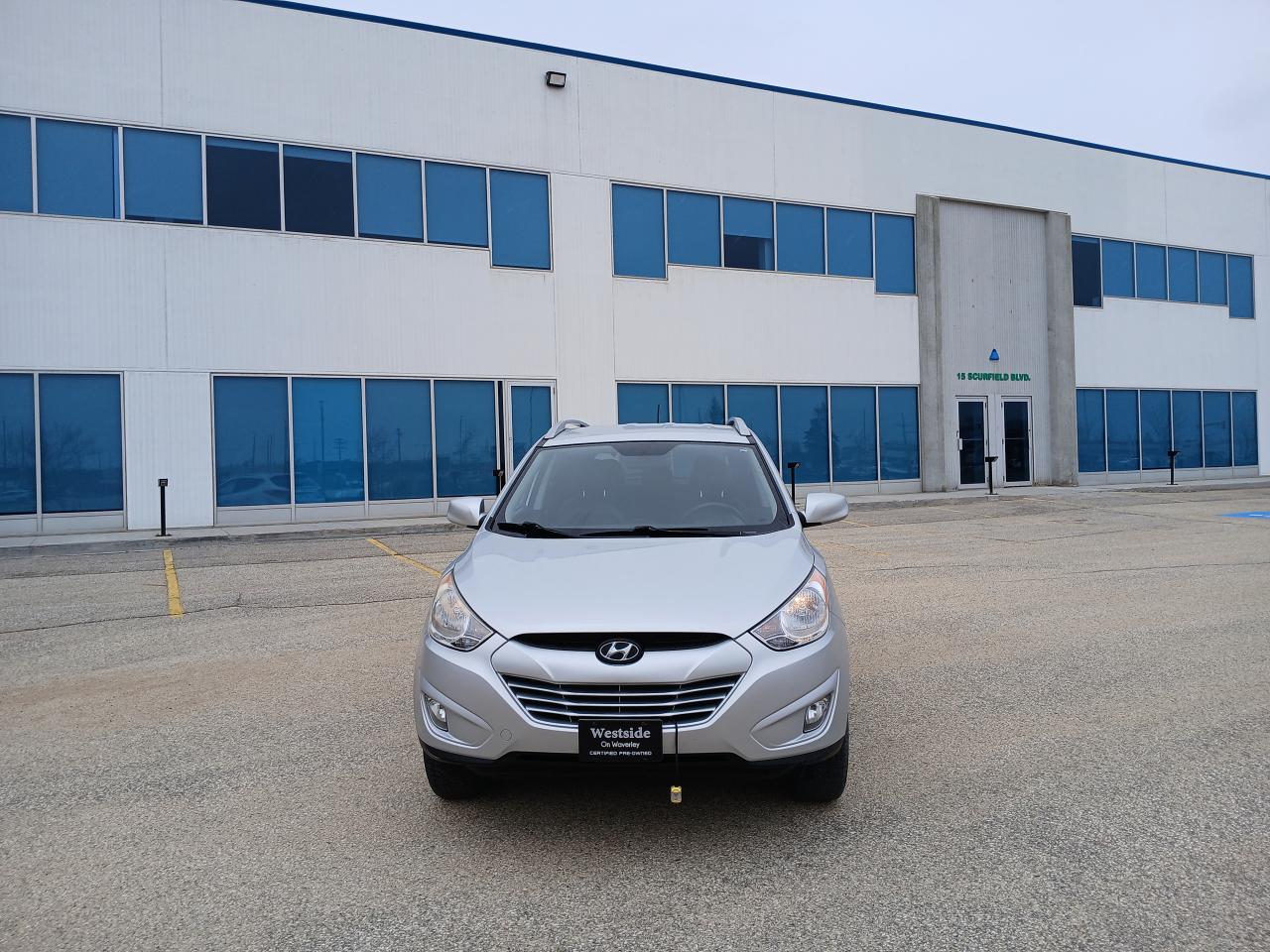 2011 Hyundai Tucson  - Photo #2