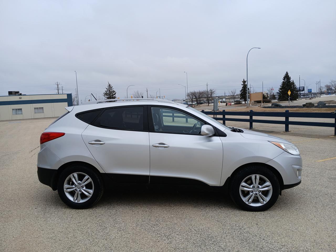 2011 Hyundai Tucson  - Photo #4