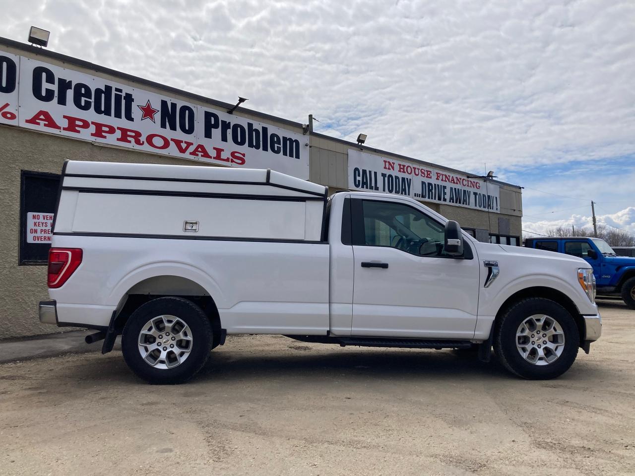 2021 Ford F-150 XLT 2WD Reg Cab 8' Box - Photo #3