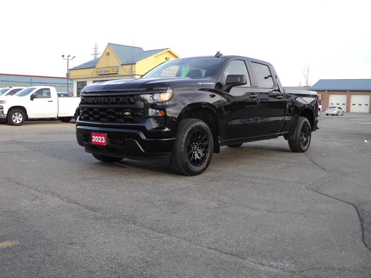 2023 Chevrolet Silverado 1500 Custom CrewCab 4x4 2.7L4cylGas 6'7"Box BackUpCam - Photo #2