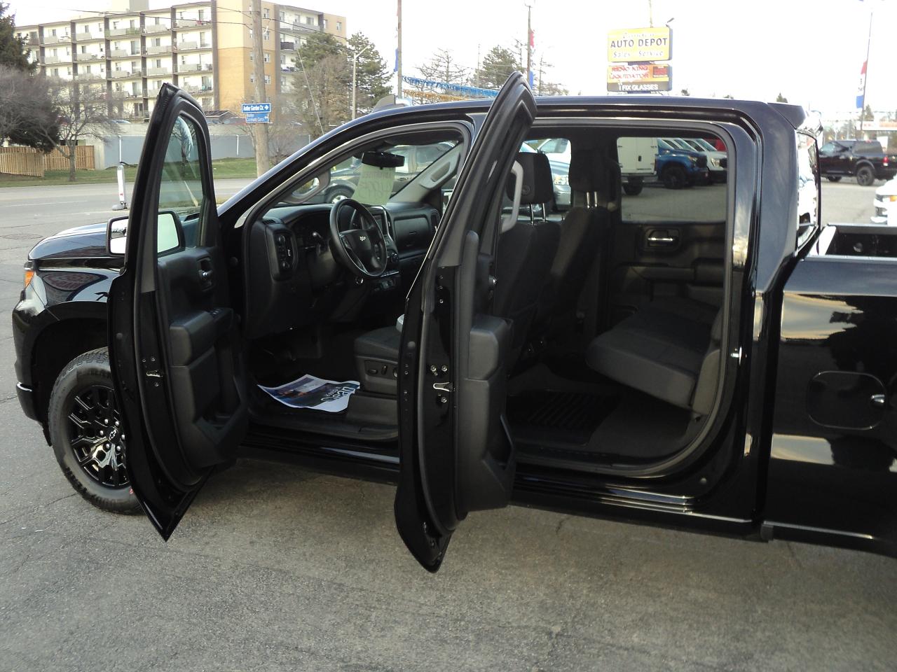 2023 Chevrolet Silverado 1500 Custom CrewCab 4x4 2.7L4cylGas 6'7"Box BackUpCam - Photo #11
