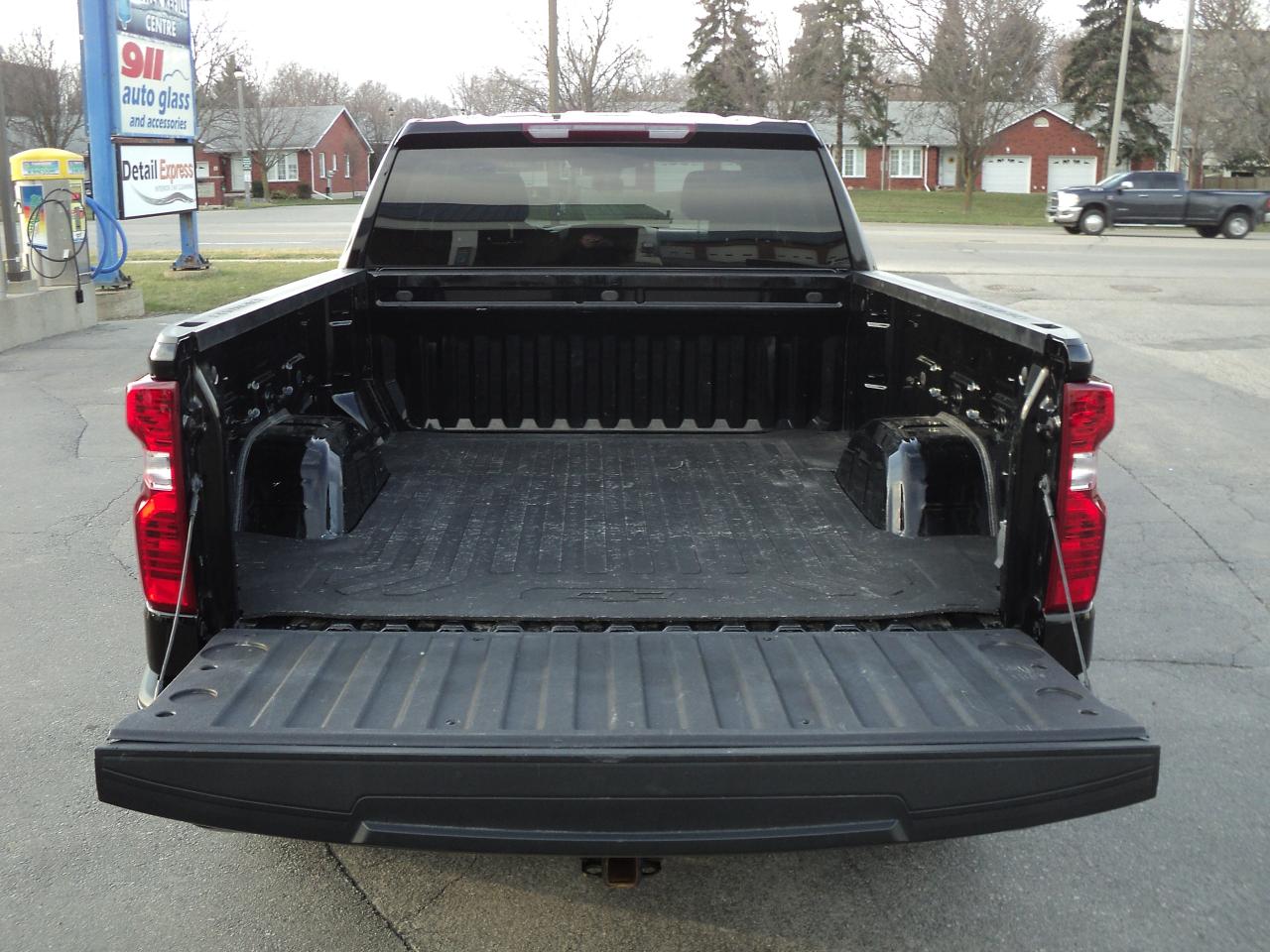 2023 Chevrolet Silverado 1500 Custom CrewCab 4x4 2.7L4cylGas 6'7"Box BackUpCam - Photo #8