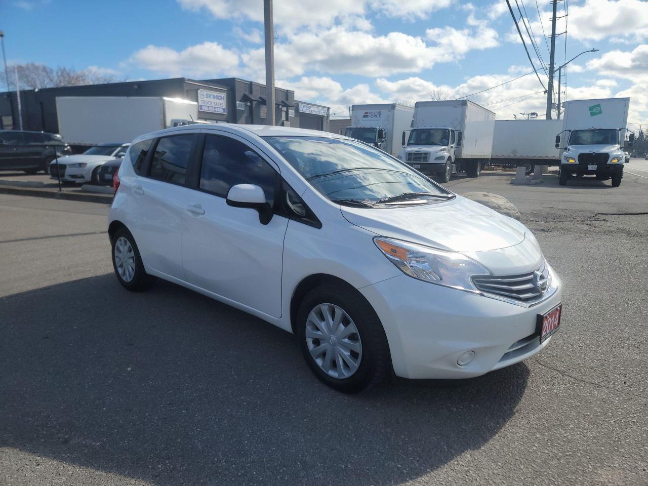 2014 Nissan Versa Note SV Photo2