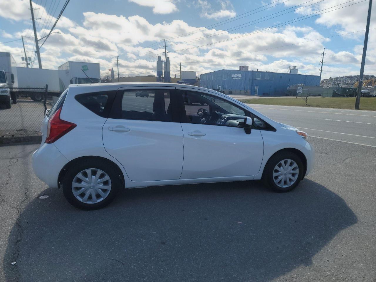 2014 Nissan Versa Note SV Photo3