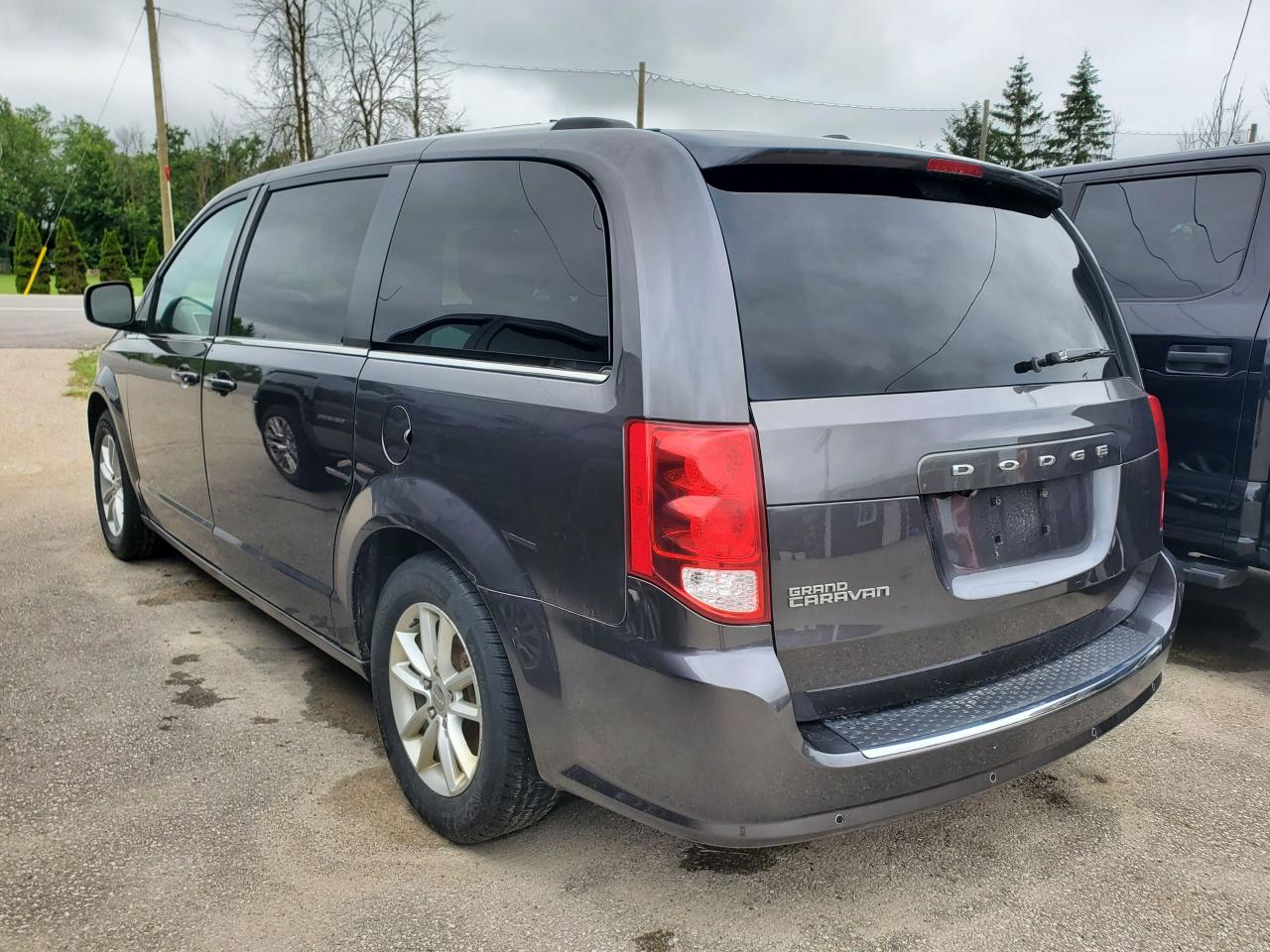 2020 Dodge Grand Caravan PREMIUM PLUS - Photo #2