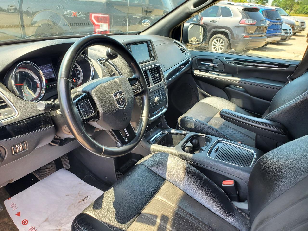 2020 Dodge Grand Caravan PREMIUM PLUS Photo4