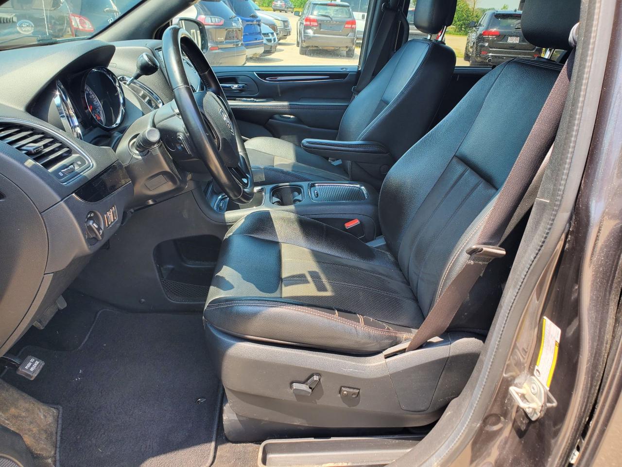 2020 Dodge Grand Caravan PREMIUM PLUS - Photo #4