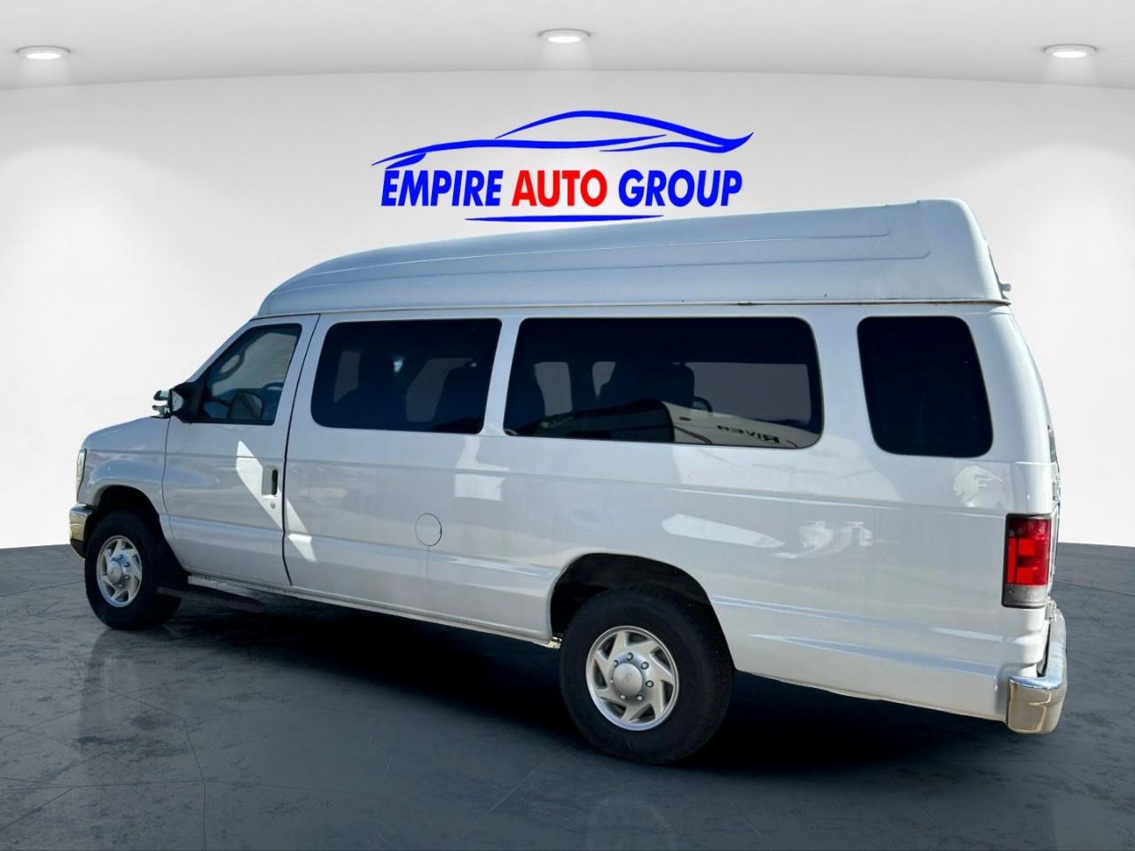 2012 Ford E-Series E-350 SUPER DUTY Photo2