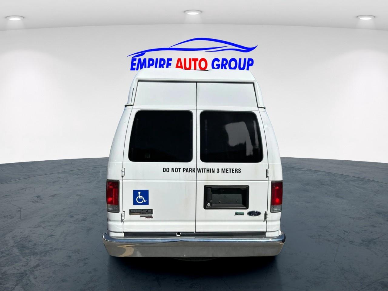 2012 Ford E-Series E-350 SUPER DUTY Photo