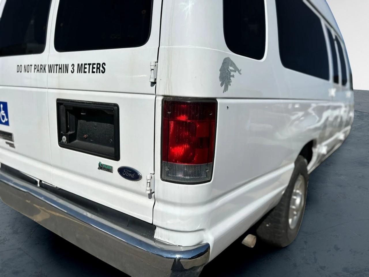 2012 Ford E-Series E-350 SUPER DUTY Photo