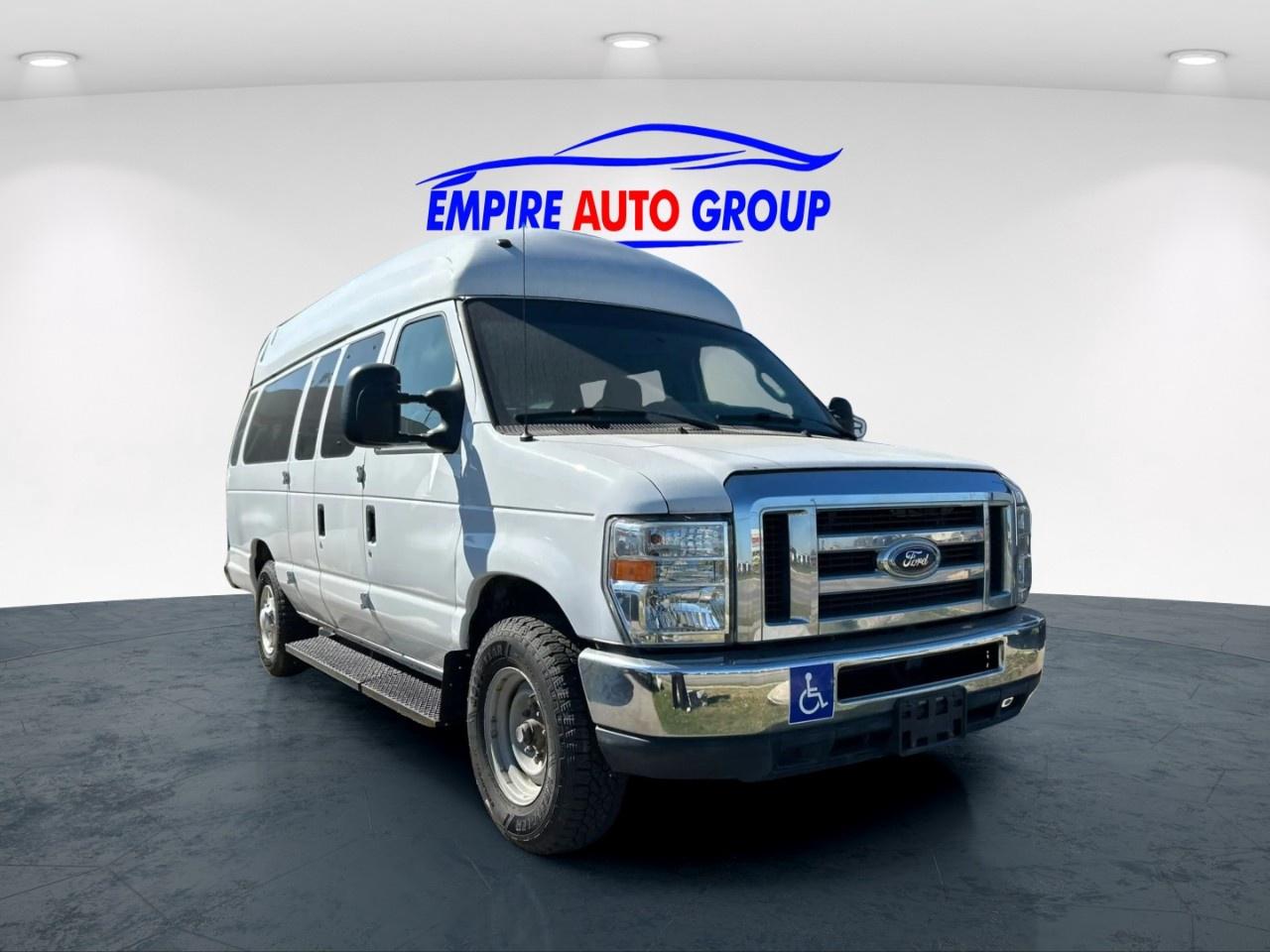 2012 Ford E-Series E-350 SUPER DUTY Photo