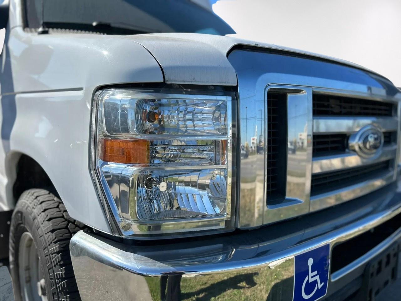 2012 Ford E-Series E-350 SUPER DUTY Photo