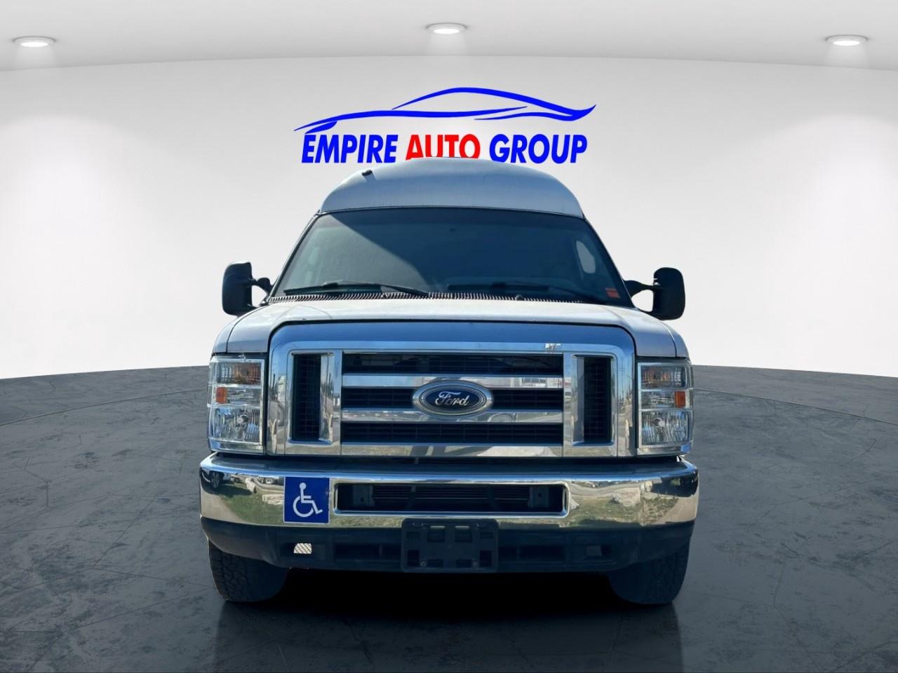 2012 Ford E-Series E-350 SUPER DUTY Photo