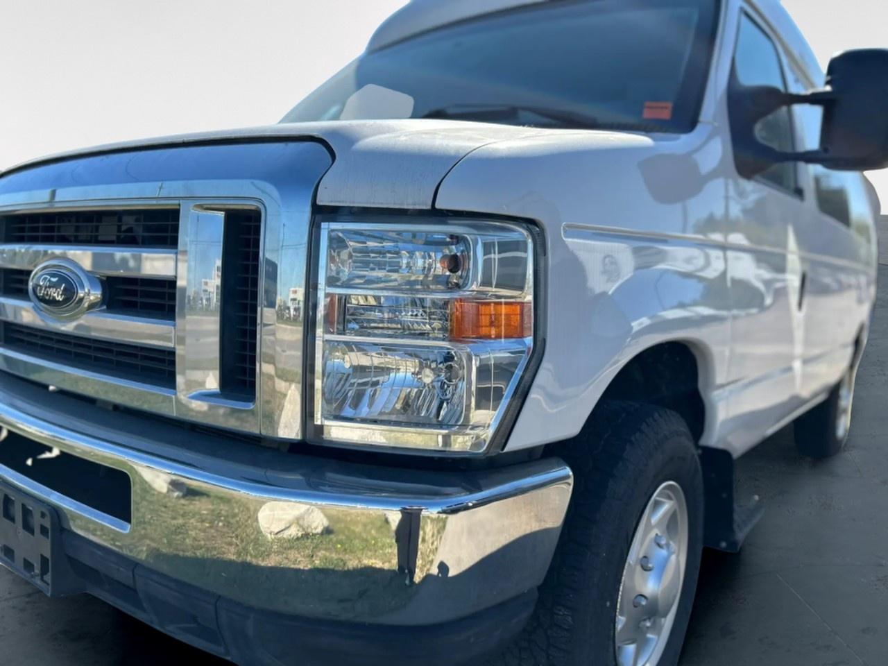 2012 Ford E-Series E-350 SUPER DUTY Photo