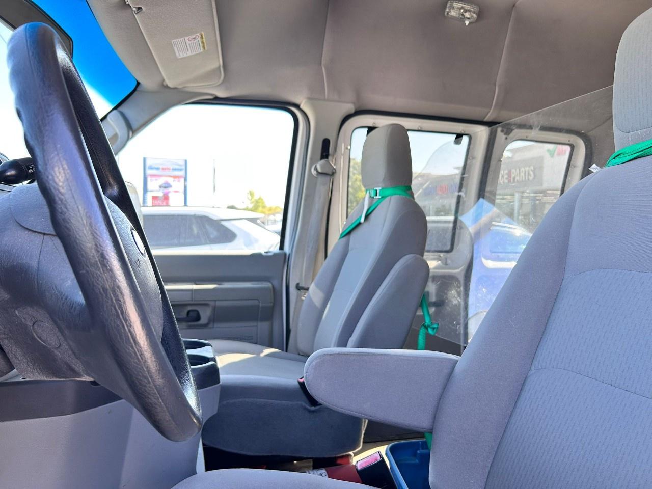 2012 Ford E-Series E-350 SUPER DUTY Photo