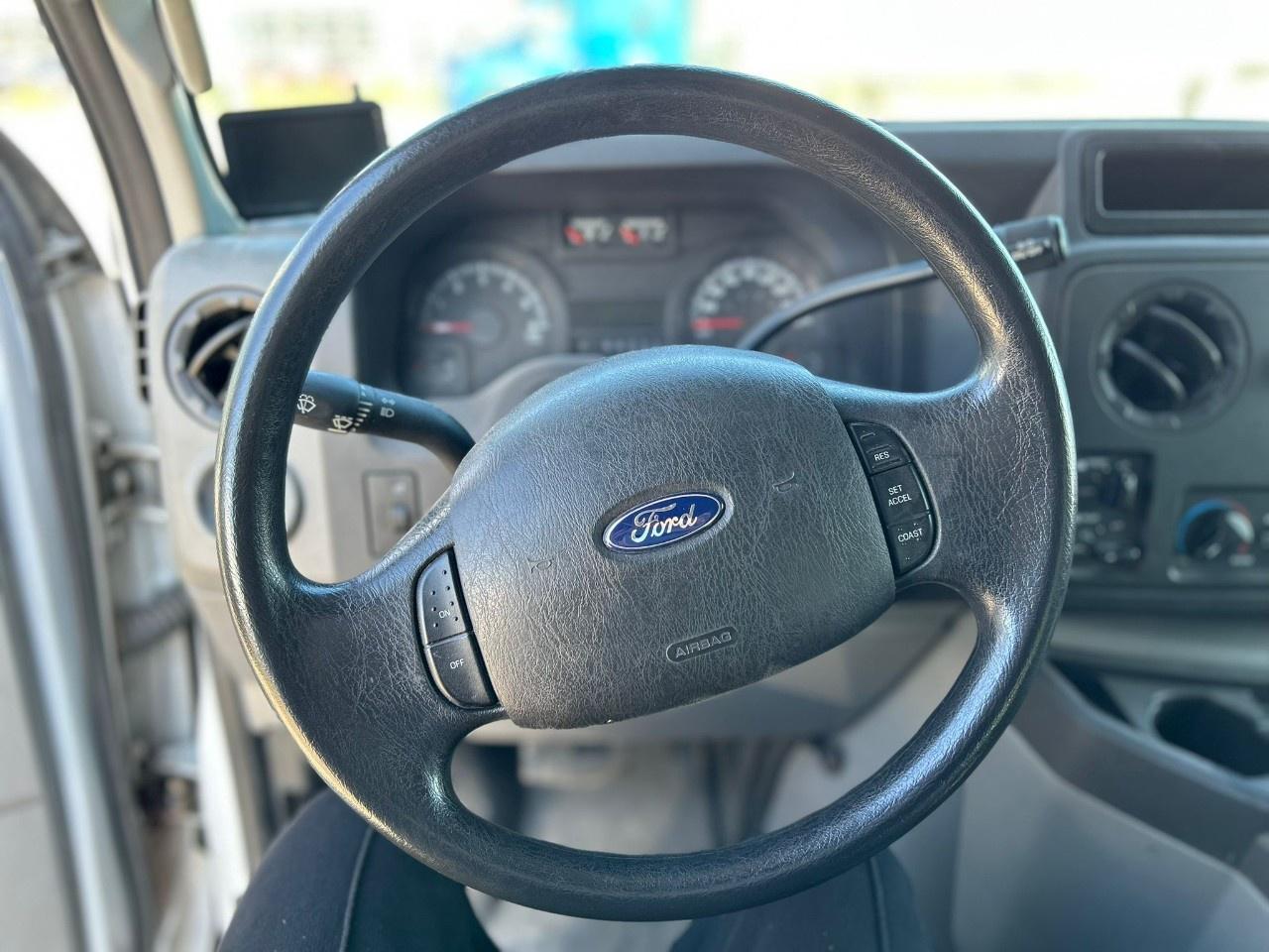 2012 Ford E-Series E-350 SUPER DUTY Photo