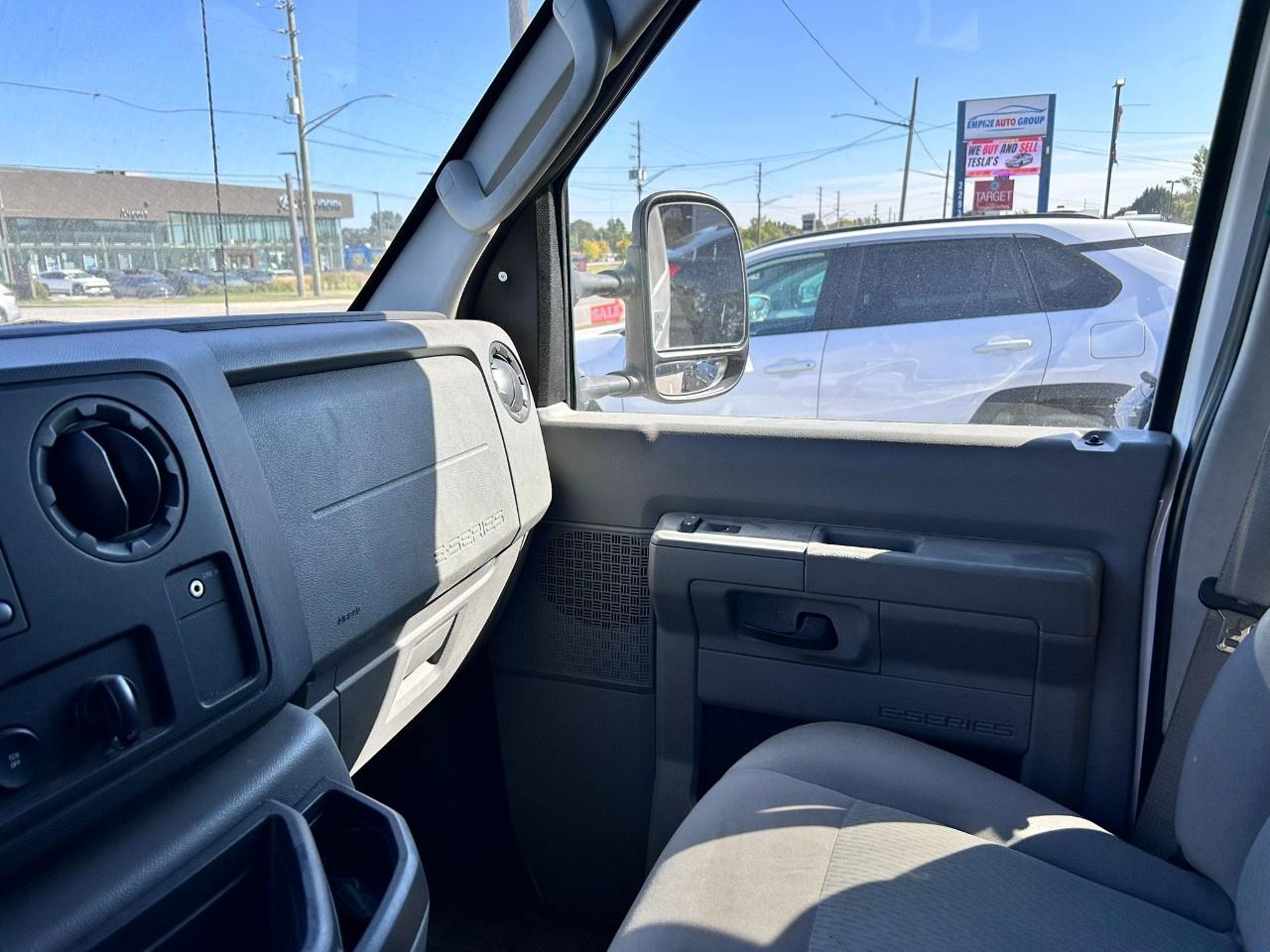 2012 Ford E-Series E-350 SUPER DUTY Photo