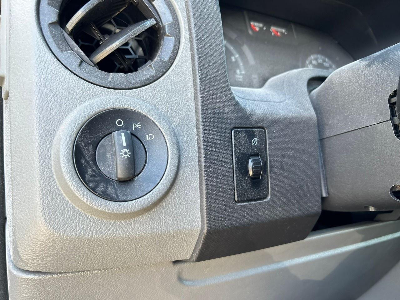 2012 Ford E-Series E-350 SUPER DUTY Photo