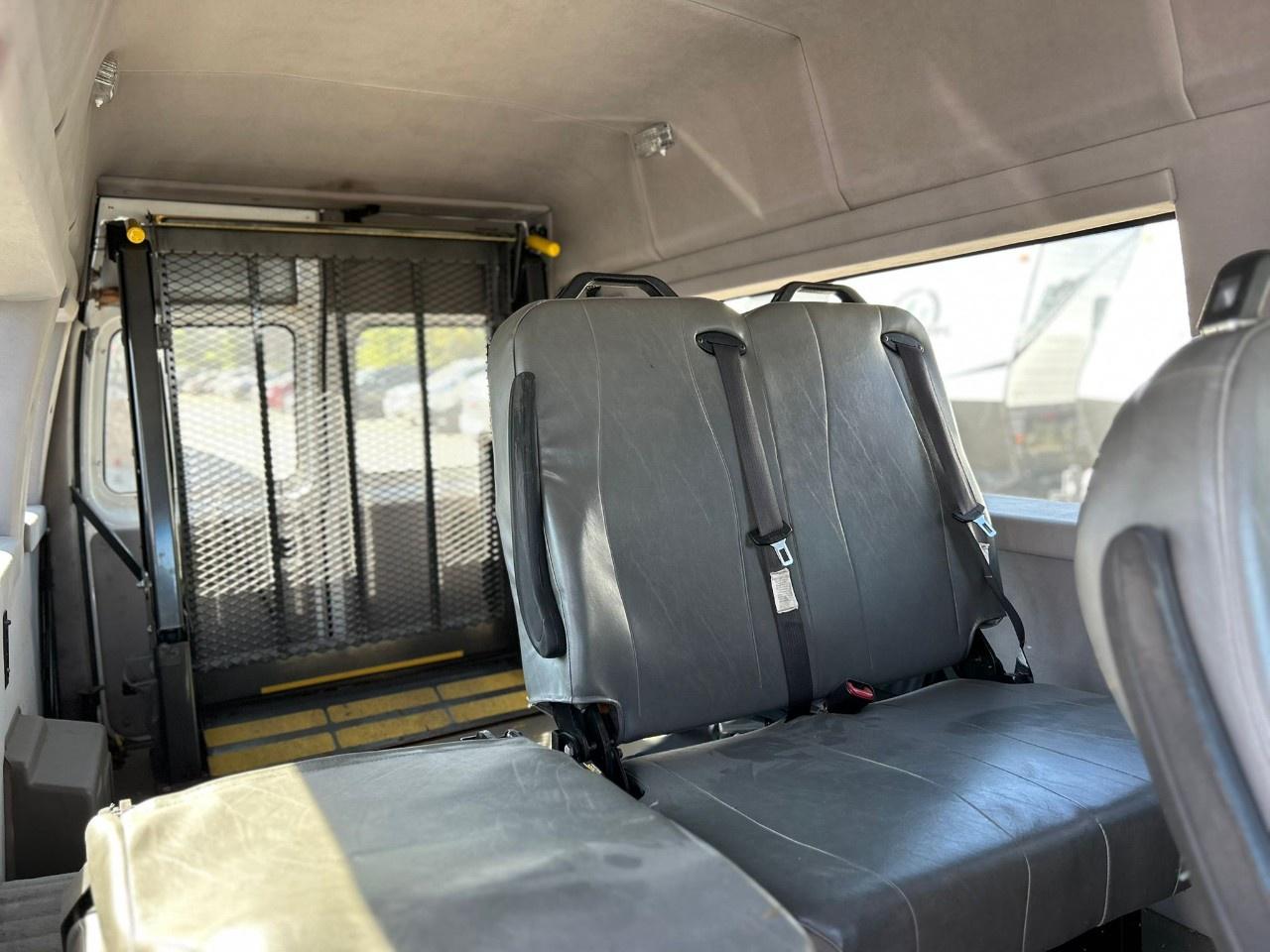 2012 Ford E-Series E-350 SUPER DUTY Photo