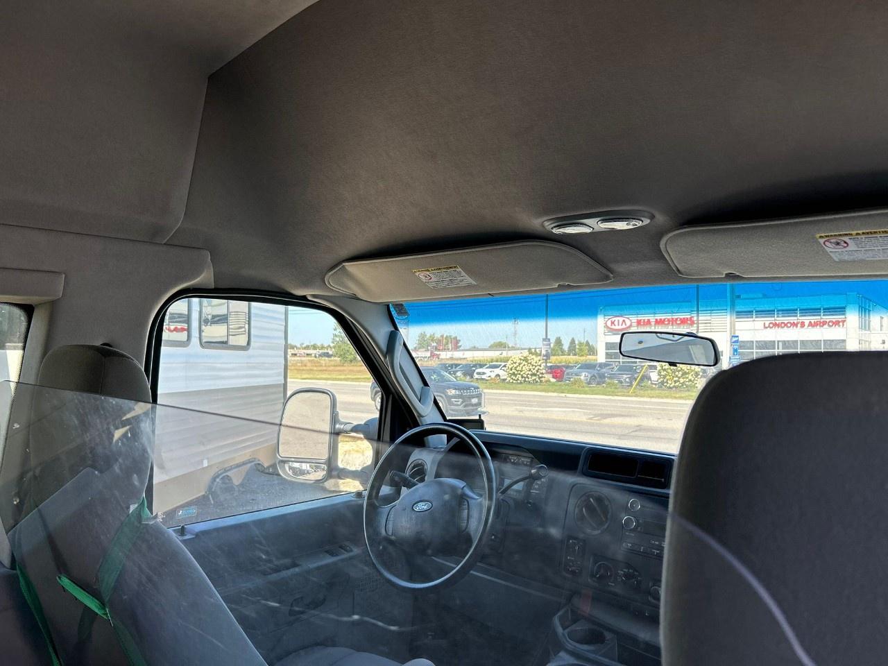 2012 Ford E-Series E-350 SUPER DUTY Photo