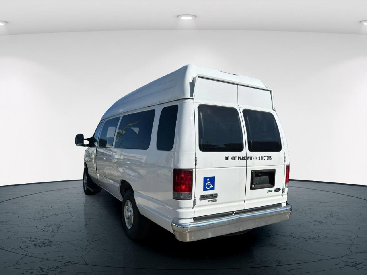 2012 Ford E-Series E-350 SUPER DUTY Photo