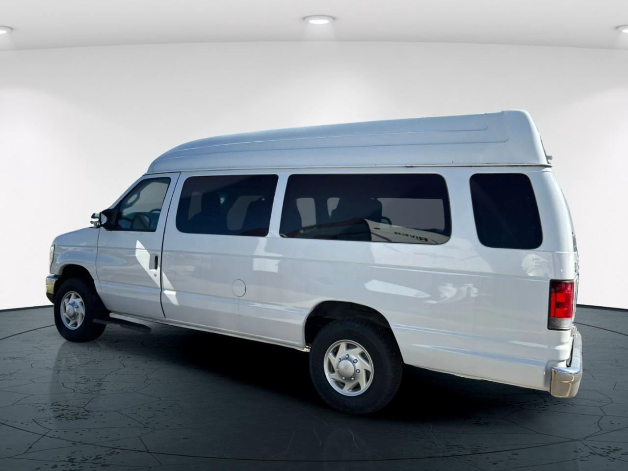 2012 Ford E-Series E-350 SUPER DUTY Photo4