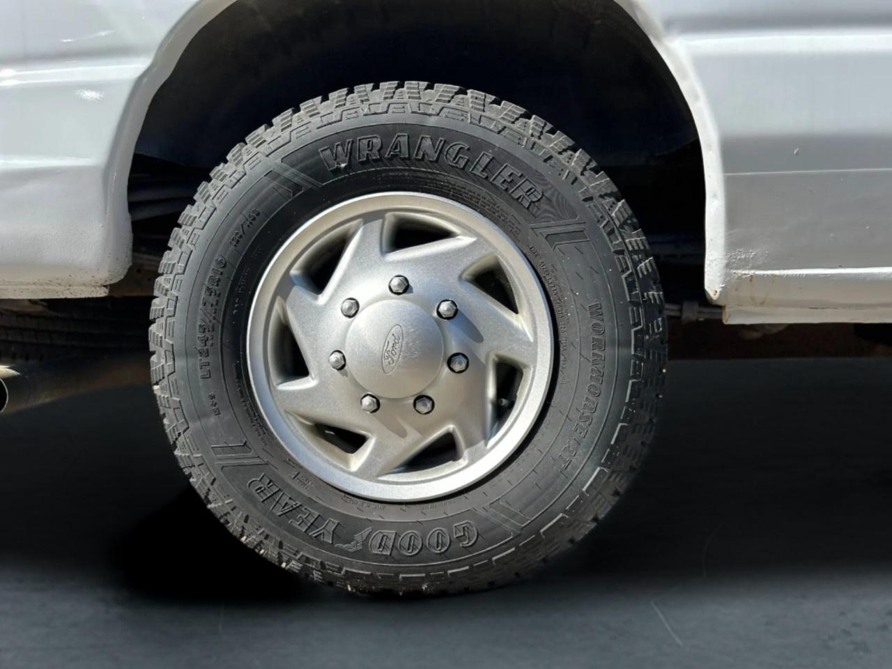 2012 Ford E-Series E-350 SUPER DUTY Photo