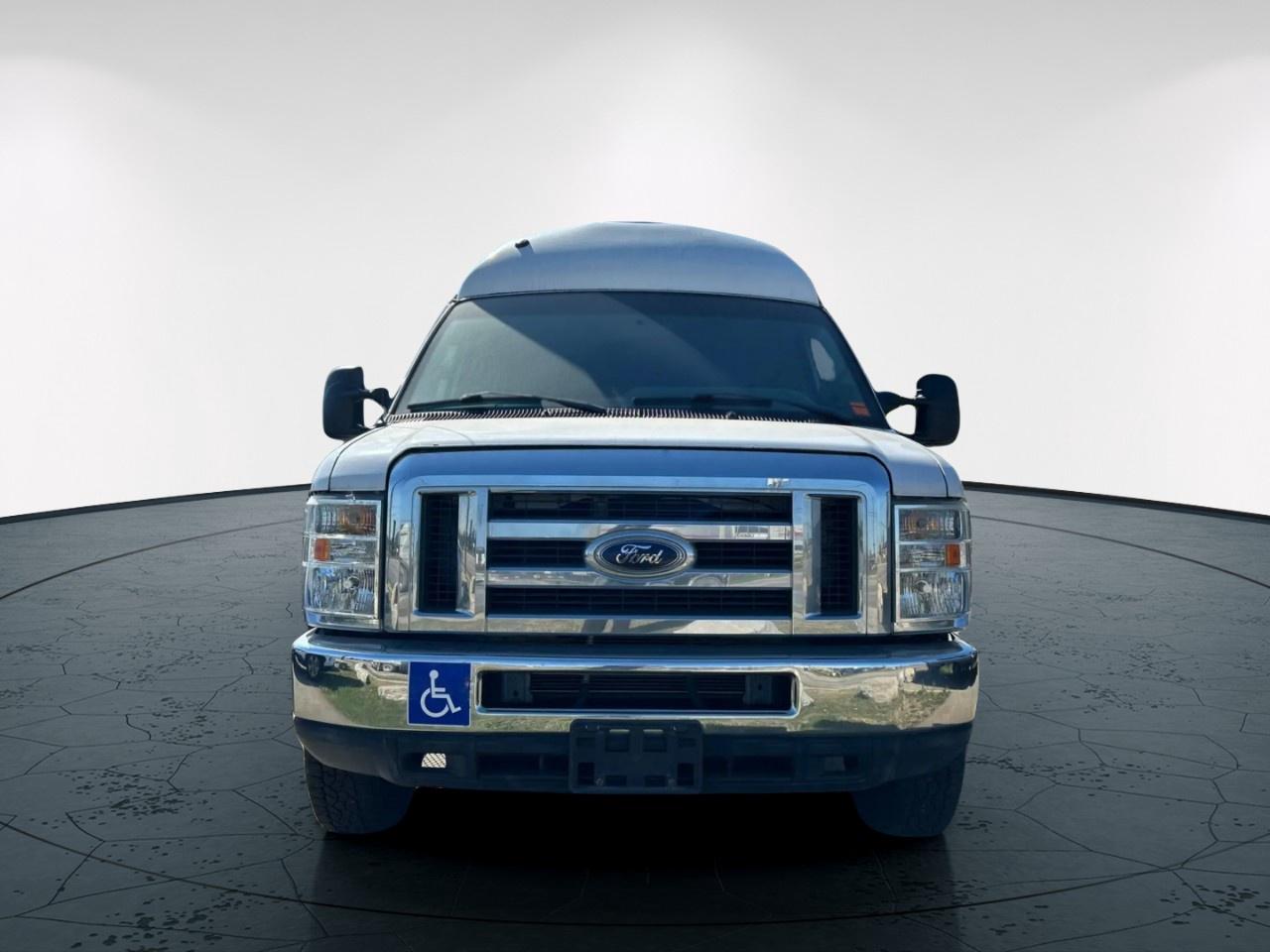 2012 Ford E-Series E-350 SUPER DUTY Photo