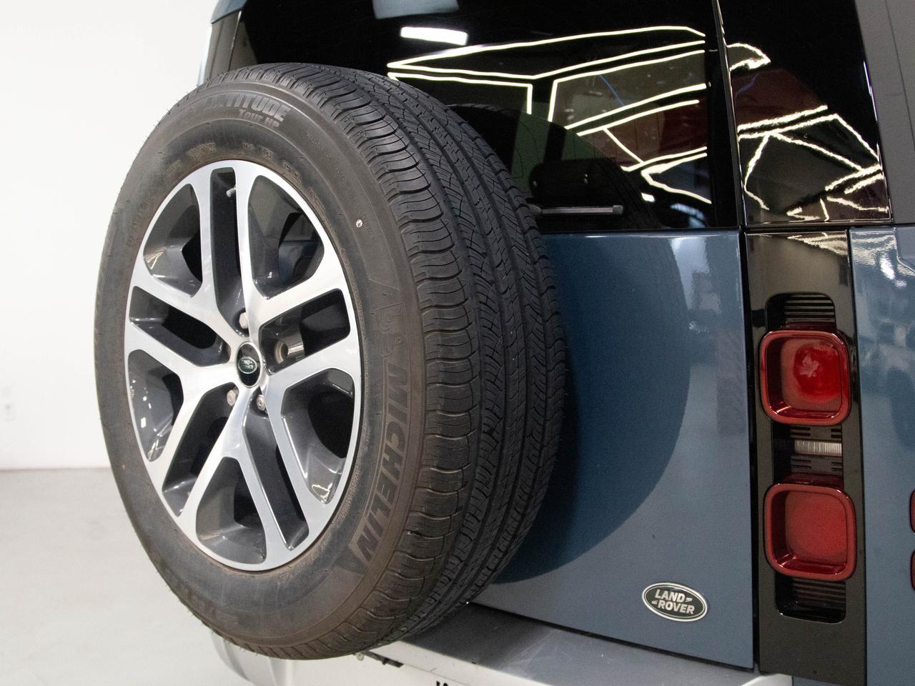 2020 Land Rover Defender P400 | HSE | 110 | MERIDIAN | 20" WHEELS | PANO Photo