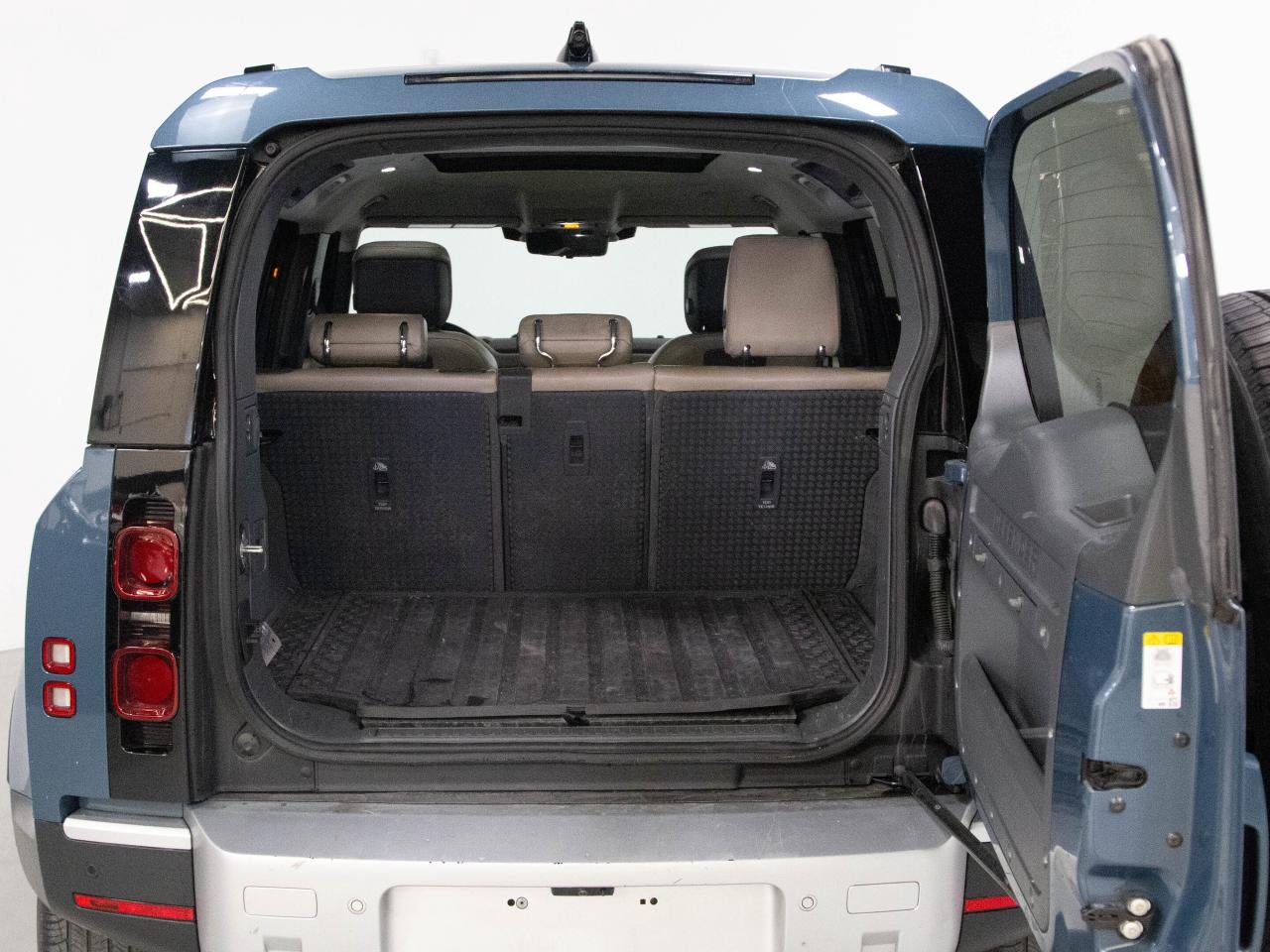 2020 Land Rover Defender P400 | HSE | 110 | MERIDIAN | 20" WHEELS | PANO Photo