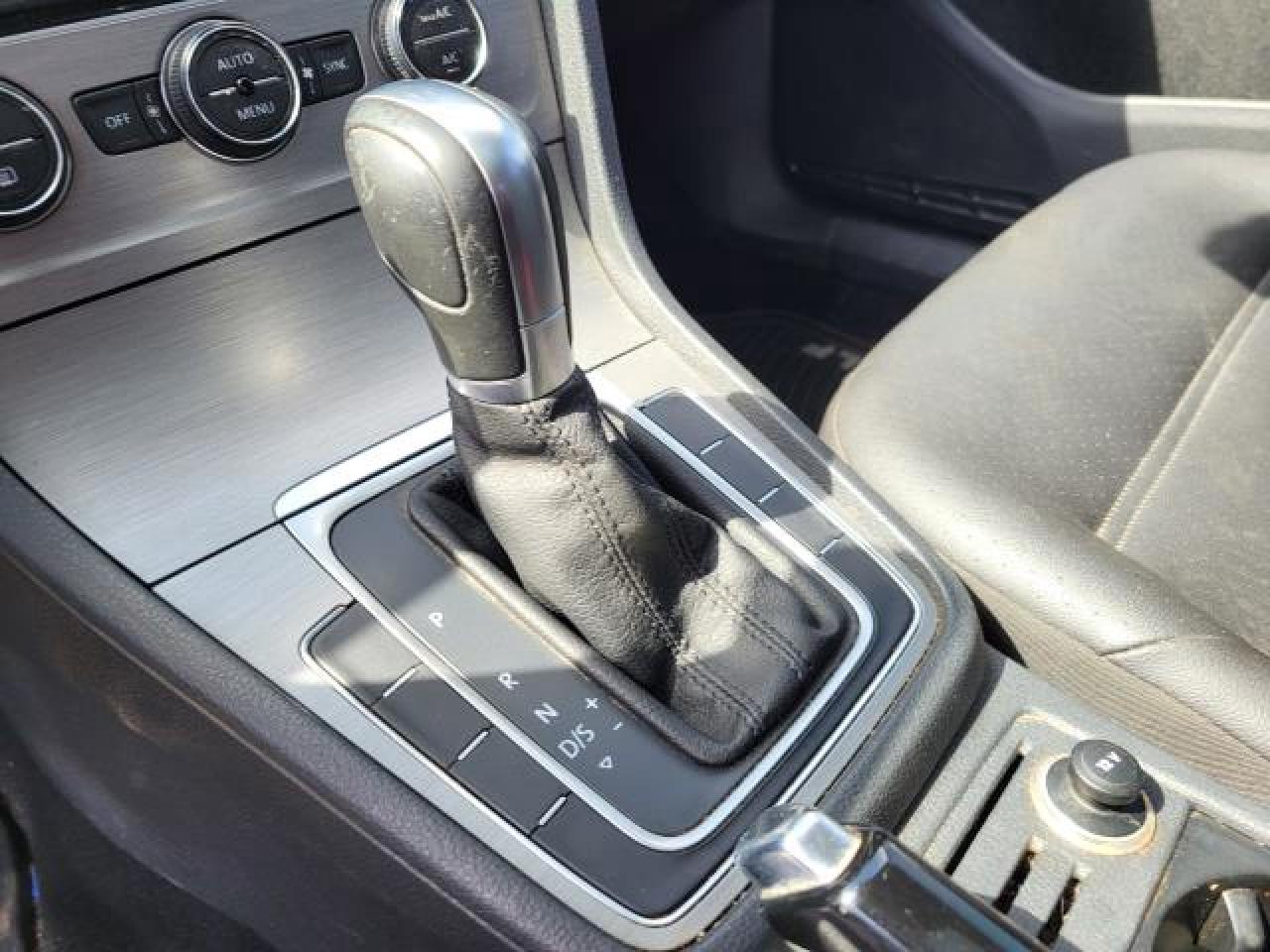 2015 Volkswagen Golf COMFORTLINE Photo32