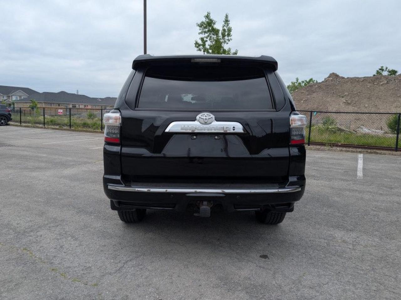 2015 Toyota 4Runner Limited  **LEATHER - SUNROOF** Photo3