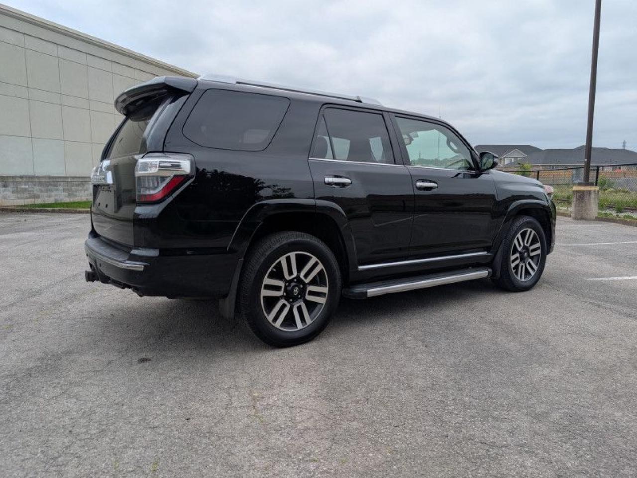 2015 Toyota 4Runner Limited  **LEATHER - SUNROOF** Photo4
