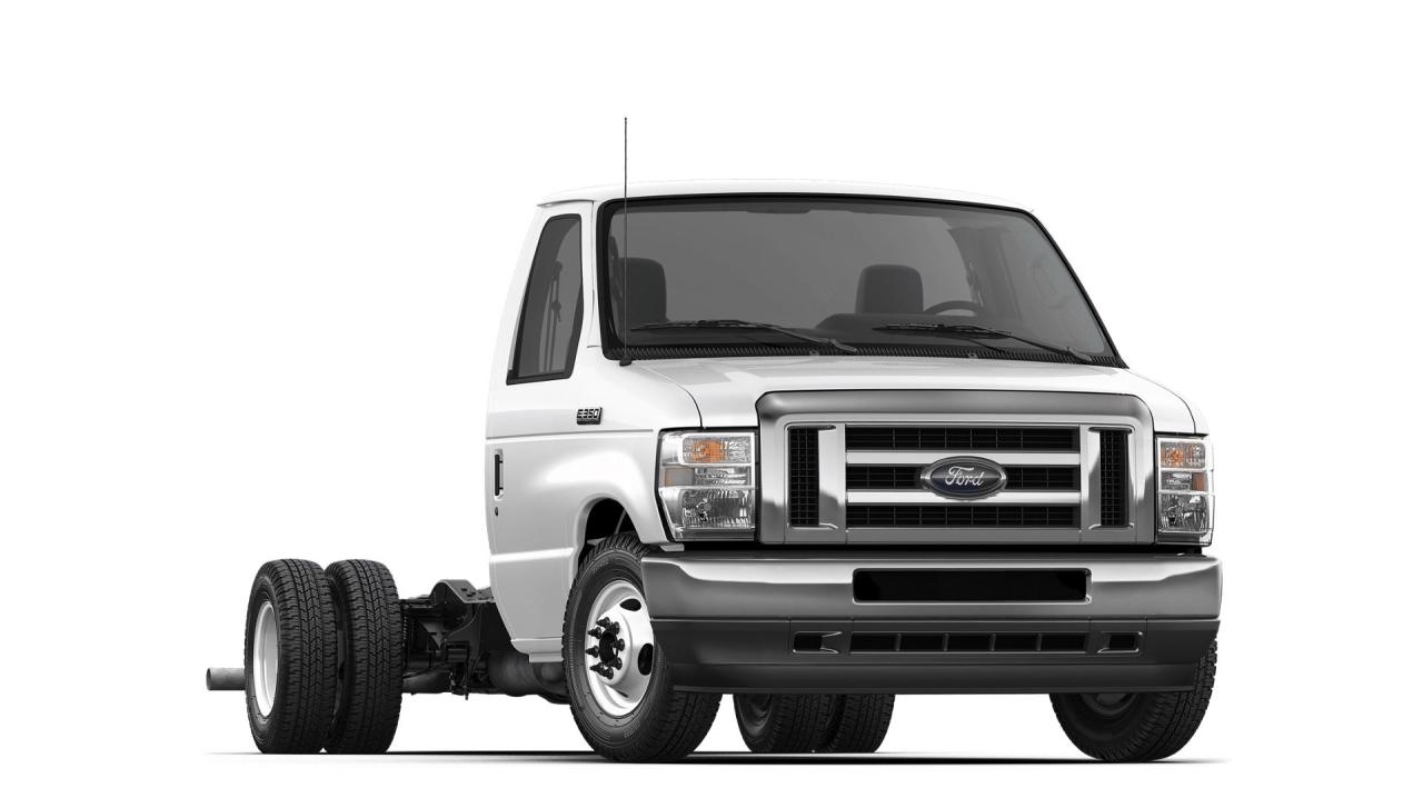 2024 Ford E-Series Cutaway Base Photo