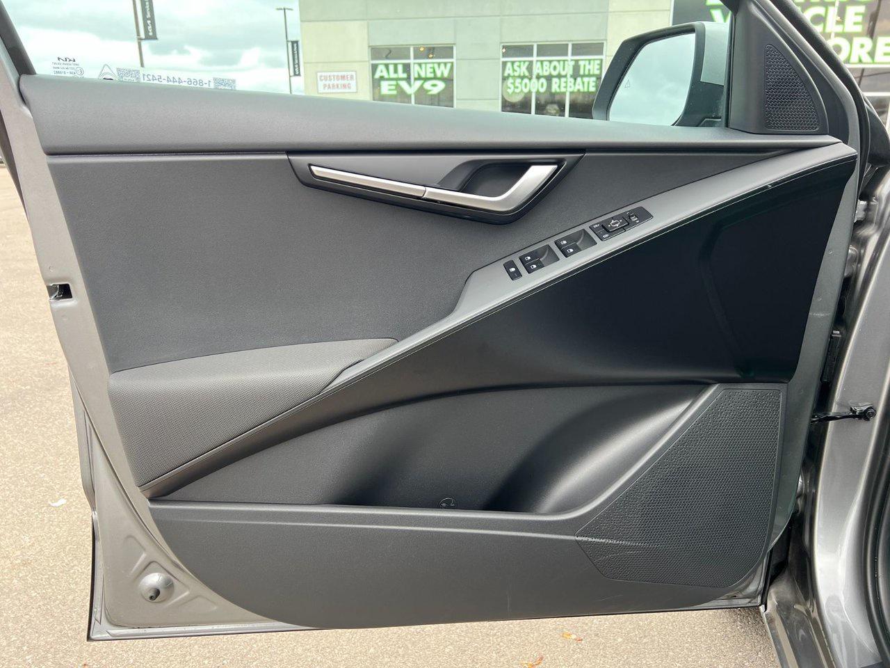 2025 Kia Niro PHEV LX Photo