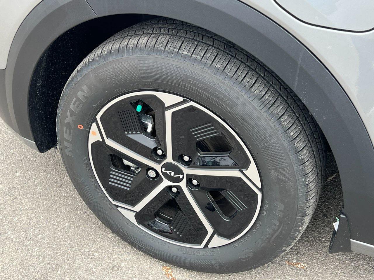 2025 Kia Niro PHEV LX Photo