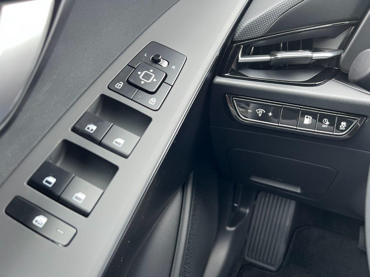 2025 Kia Niro PHEV LX Photo