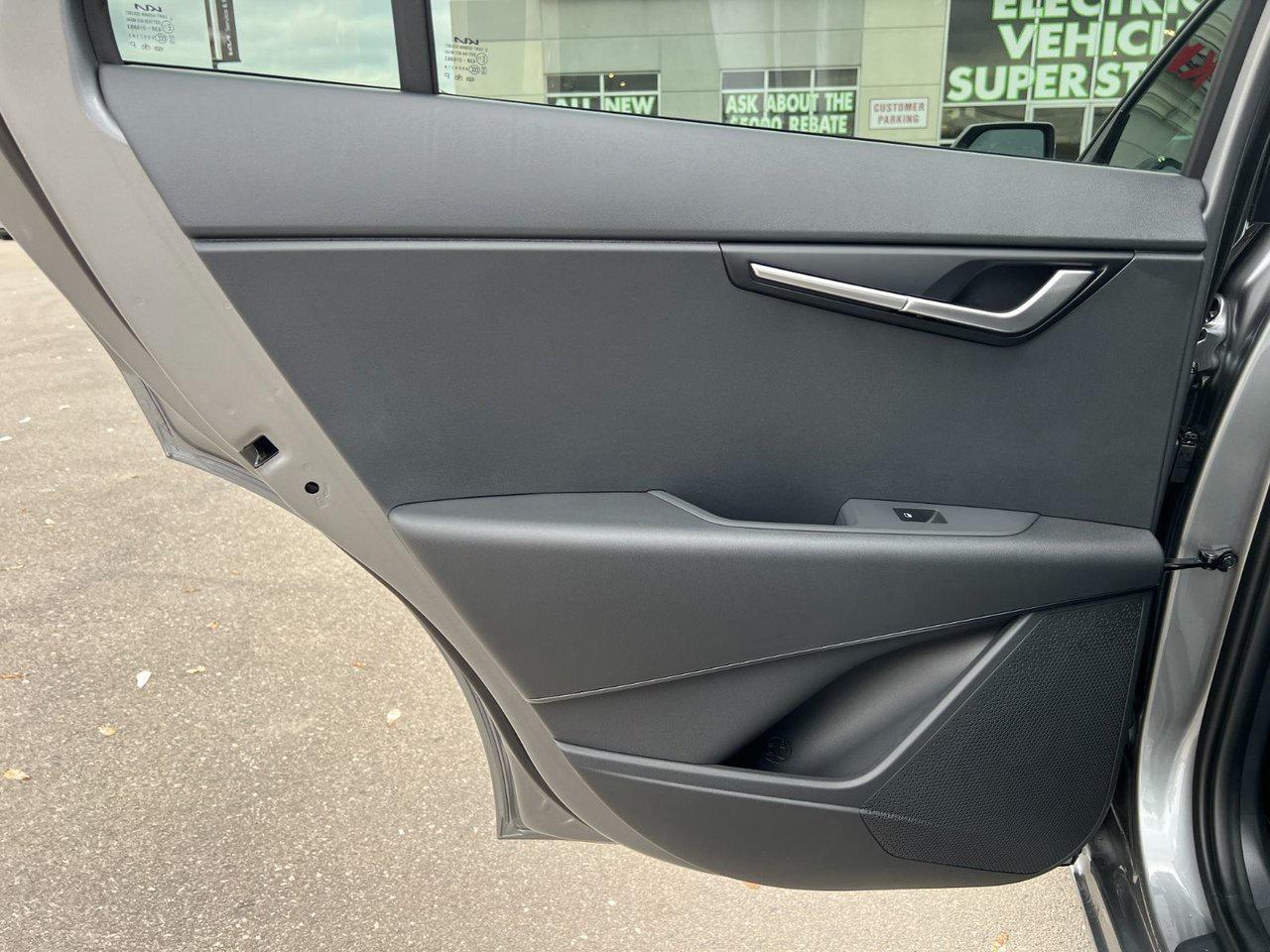 2025 Kia Niro PHEV LX Photo