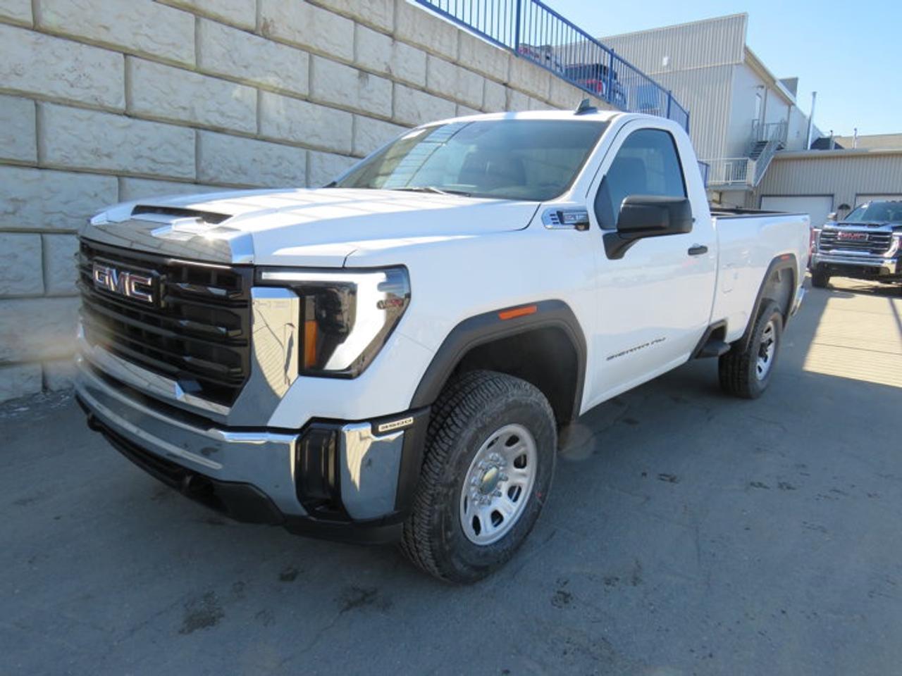 4WD Reg Cab 142 Pro, 10-Speed Automatic, Gas V8 6.6L/
