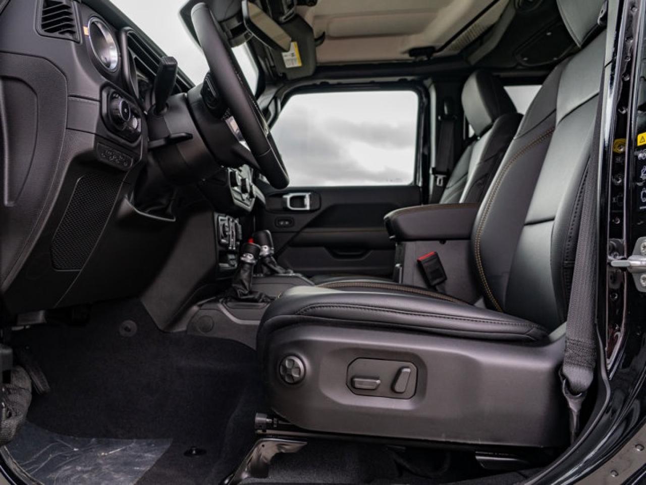 2025 Jeep Wrangler Sahara Photo