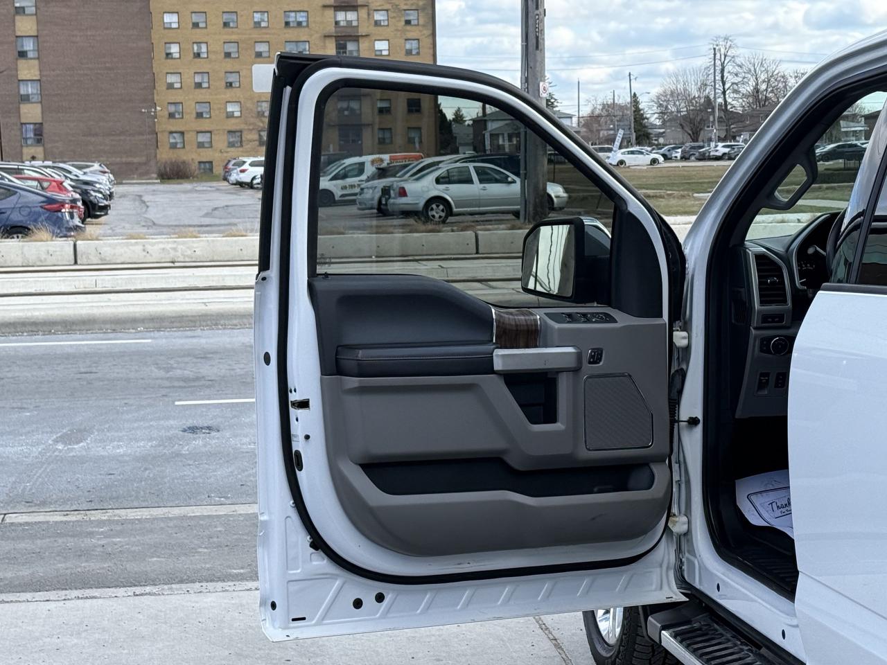 2019 Ford F-150 LARIAT V8 | NO ACCIDENTS | ONE OWNER | - Photo #15