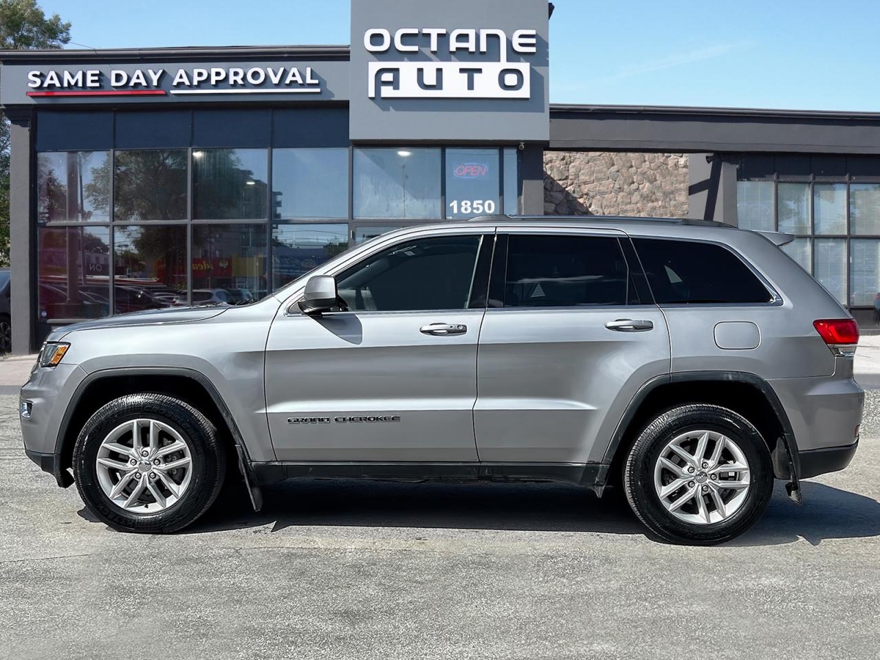 2018 Jeep Grand Cherokee LAREDO 4WD - Photo #3