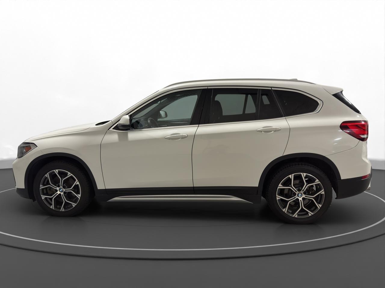 2021 BMW X1 xDrive28i - Photo #3