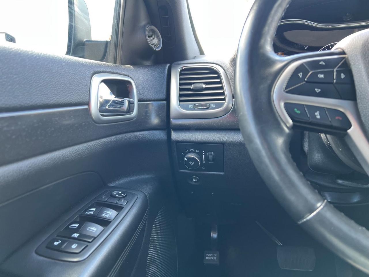 2018 Jeep Grand Cherokee LAREDO 4WD - Photo #25